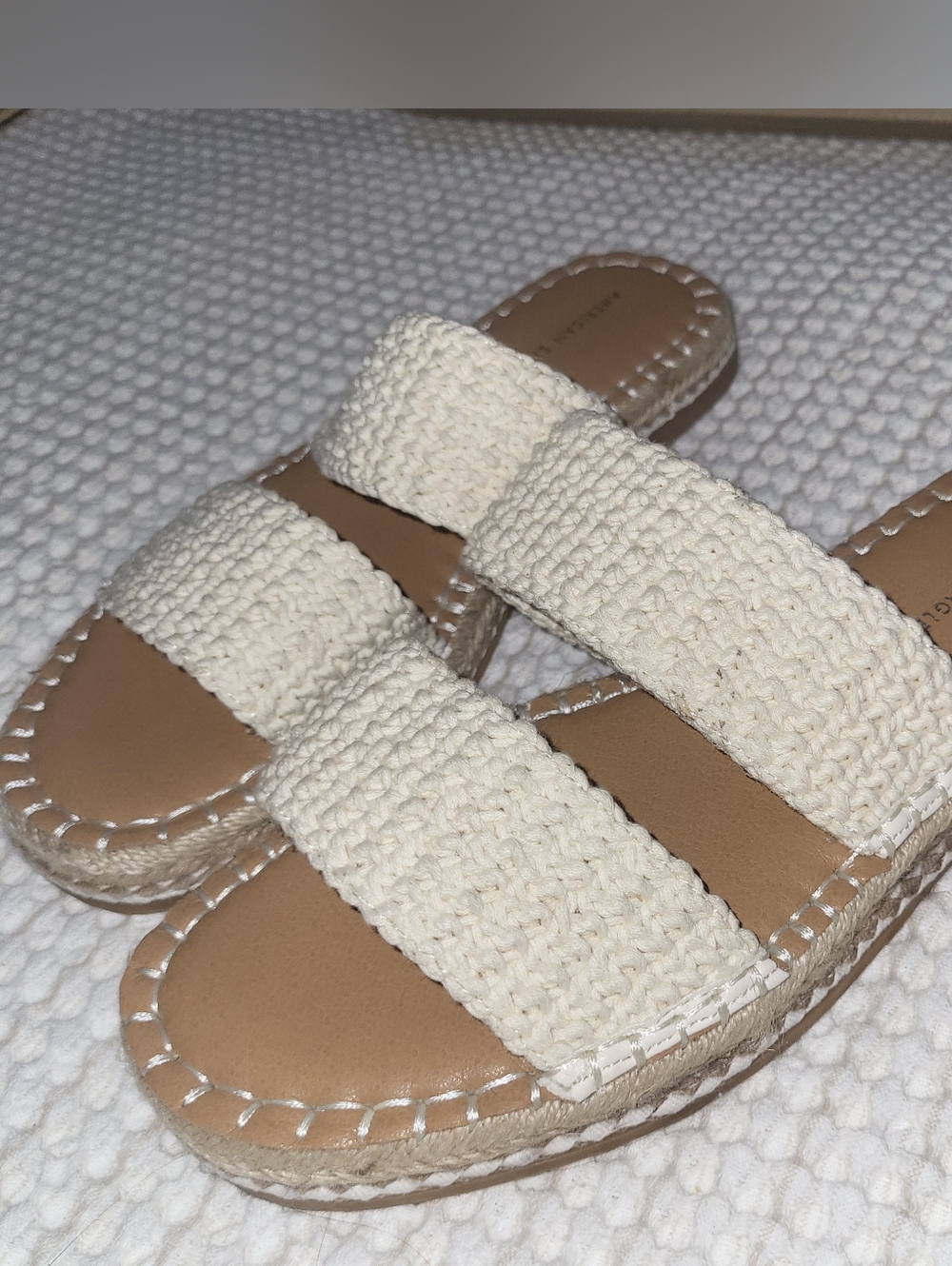 American Eagle Woven Cream Slide Textured Sandals Women's . 80 % COTTON Sz. 6